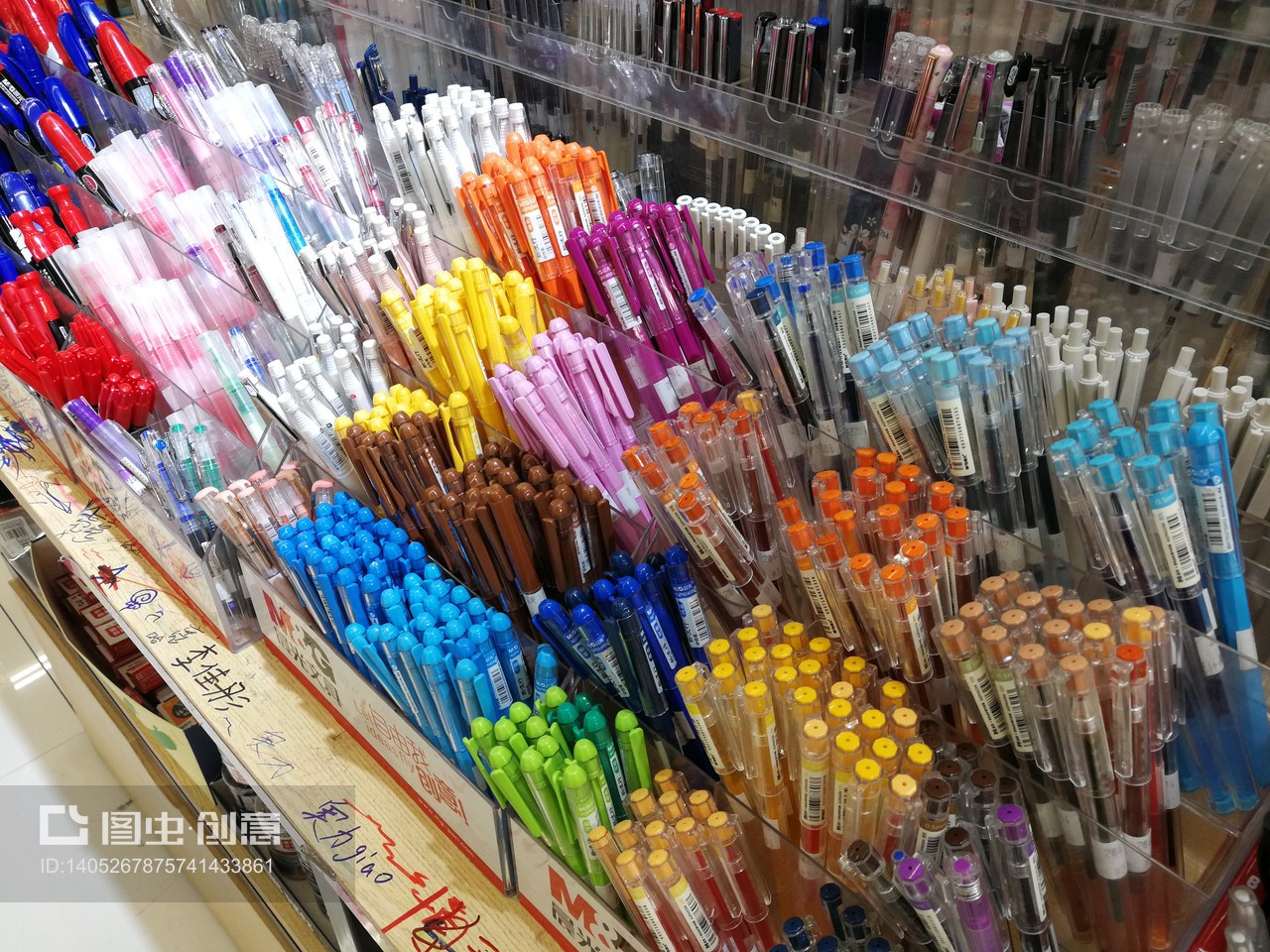 天津開學(xué)季文具熱銷 新學(xué)期新氣象